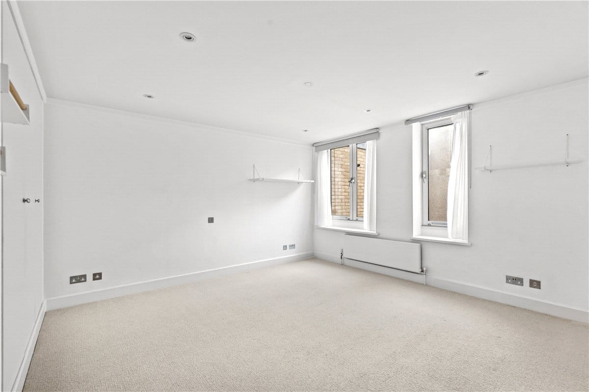 3 bedroom flat, Porchester Gate, Bayswater Road W2 - Available