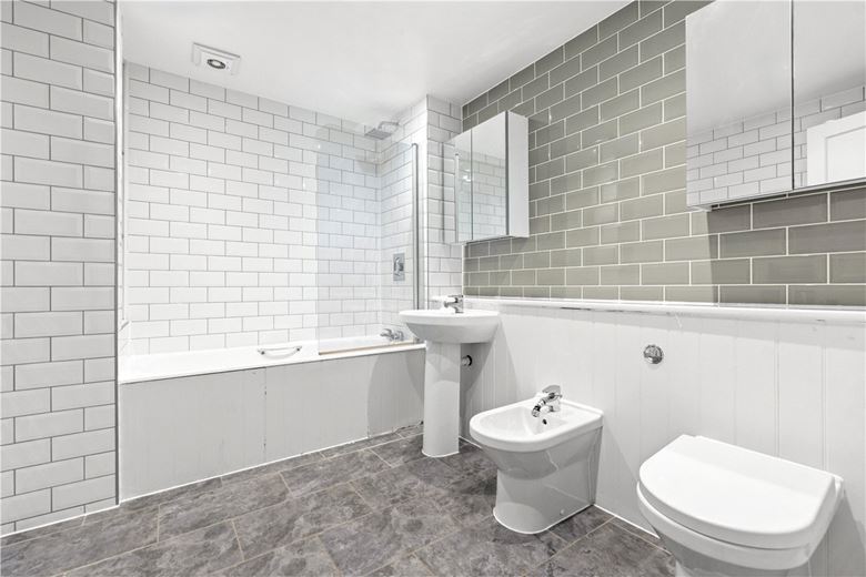 3 bedroom flat, Porchester Gate, Bayswater Road W2 - Available