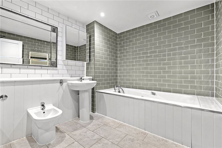 3 bedroom flat, Porchester Gate, Bayswater Road W2 - Available