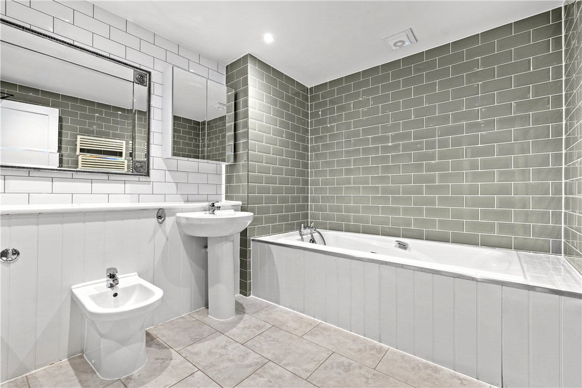 3 bedroom flat, Porchester Gate, Bayswater Road W2 - Available