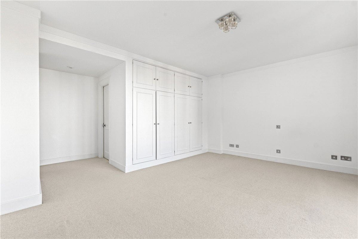 3 bedroom flat, Porchester Gate, Bayswater Road W2 - Available