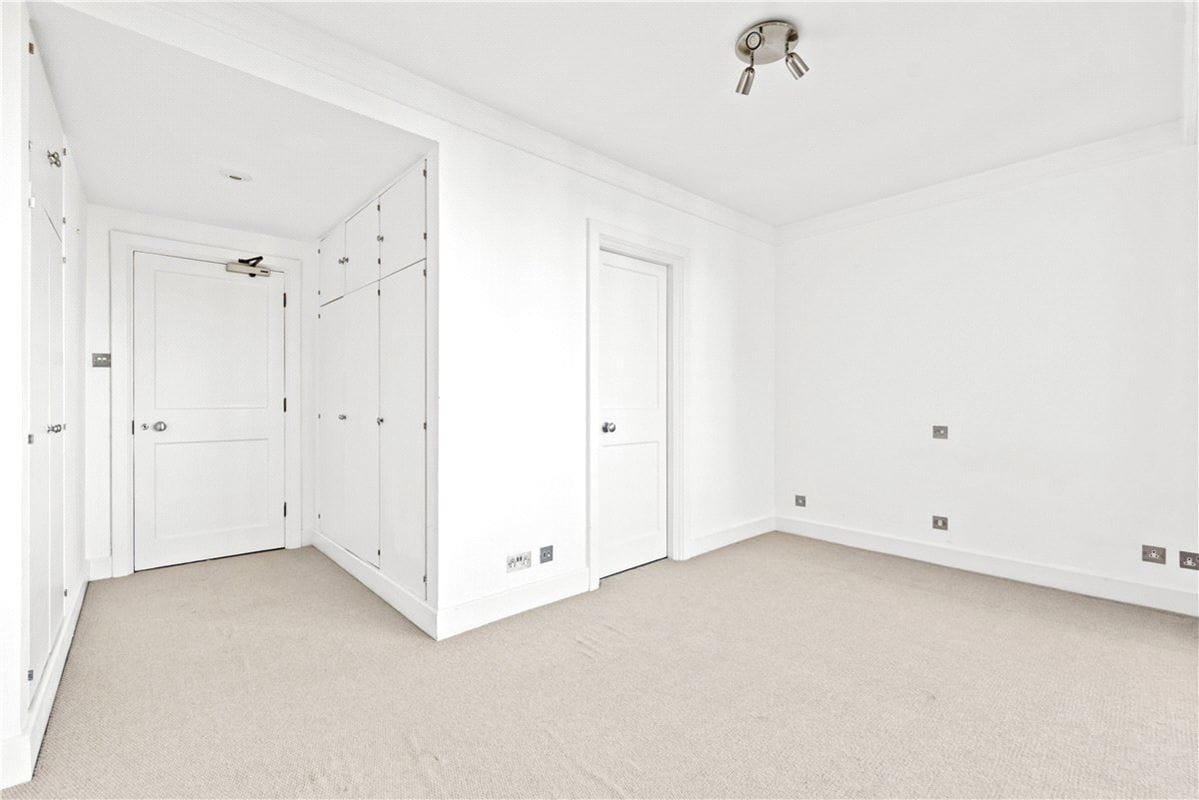 3 bedroom flat, Porchester Gate, Bayswater Road W2 - Available
