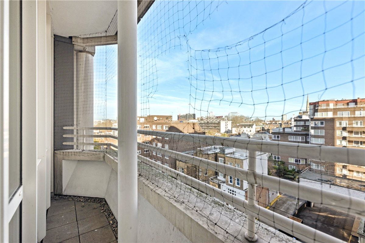 3 bedroom flat, Porchester Gate, Bayswater Road W2 - Available