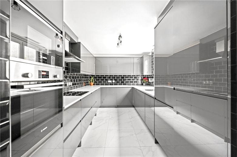 3 bedroom flat, Porchester Gate, Bayswater Road W2 - Available