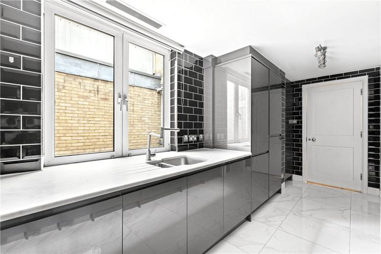 3 bedroom flat, Porchester Gate, Bayswater Road W2 - Available