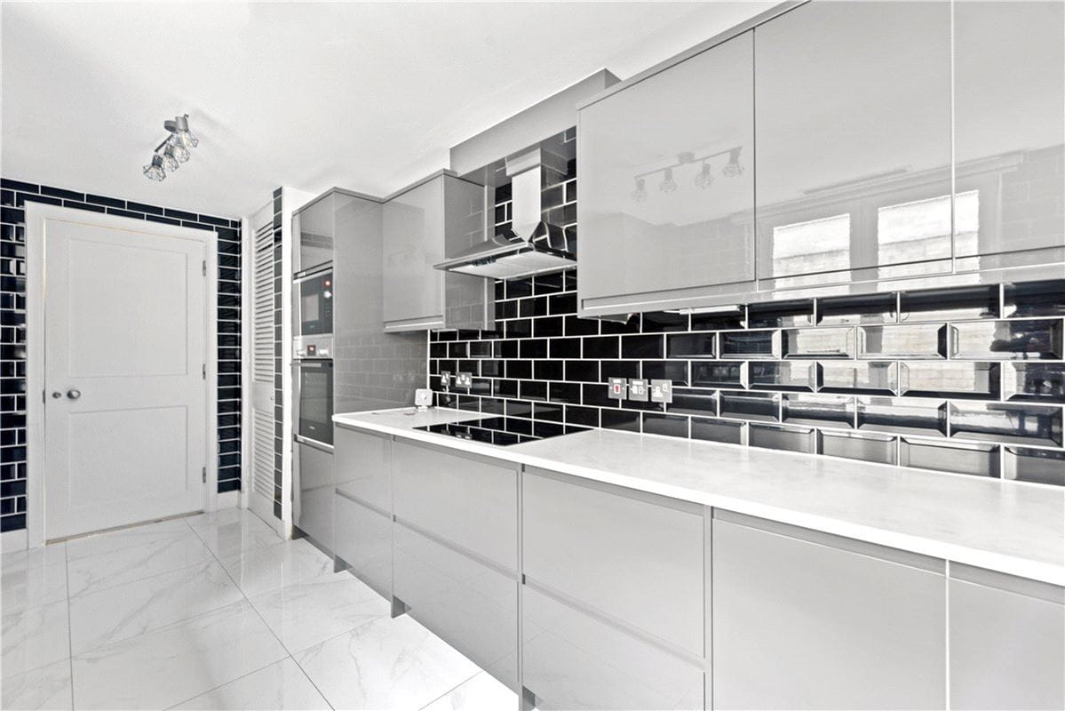 3 bedroom flat, Porchester Gate, Bayswater Road W2 - Available