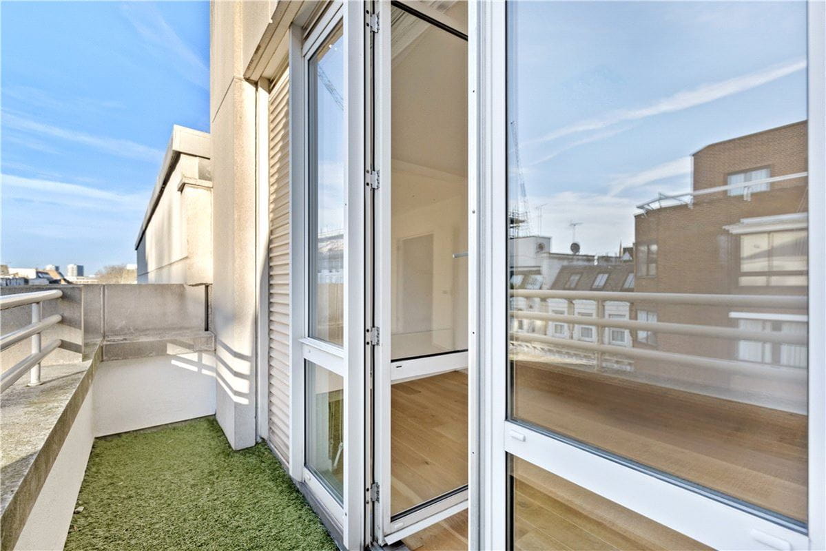 3 bedroom flat, Porchester Gate, Bayswater Road W2 - Available