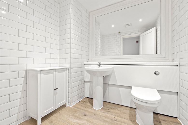 3 bedroom flat, Porchester Gate, Bayswater Road W2 - Available