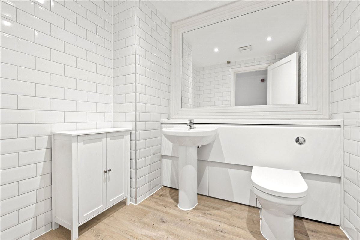 3 bedroom flat, Porchester Gate, Bayswater Road W2 - Available