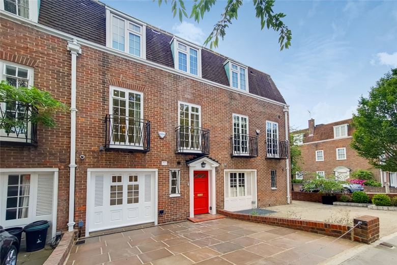 3 bedroom house, Abbotsbury Road, Holland Park W14 - Available
