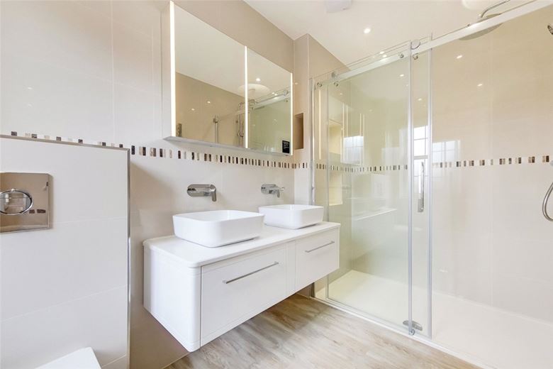 3 bedroom house, Abbotsbury Road, Holland Park W14 - Available