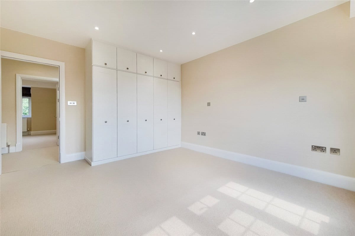 3 bedroom house, Abbotsbury Road, Holland Park W14 - Available
