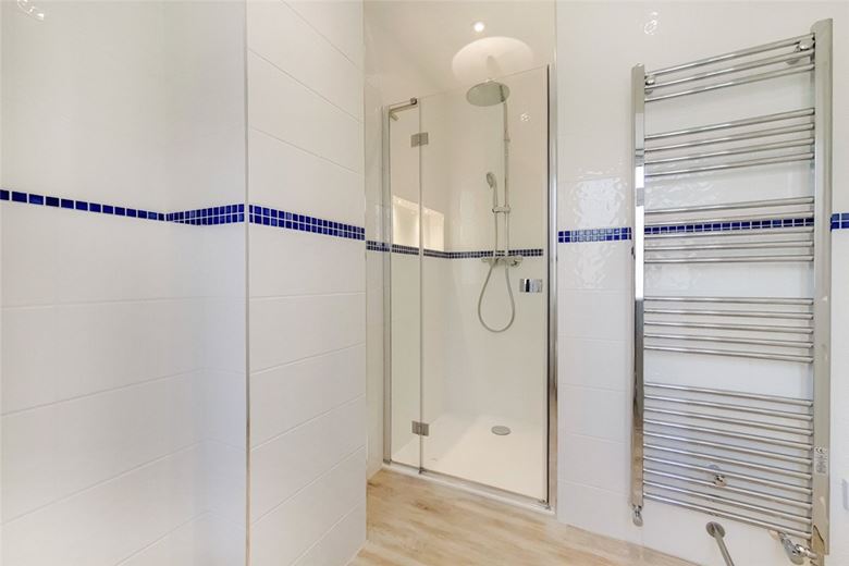 3 bedroom house, Abbotsbury Road, Holland Park W14 - Available