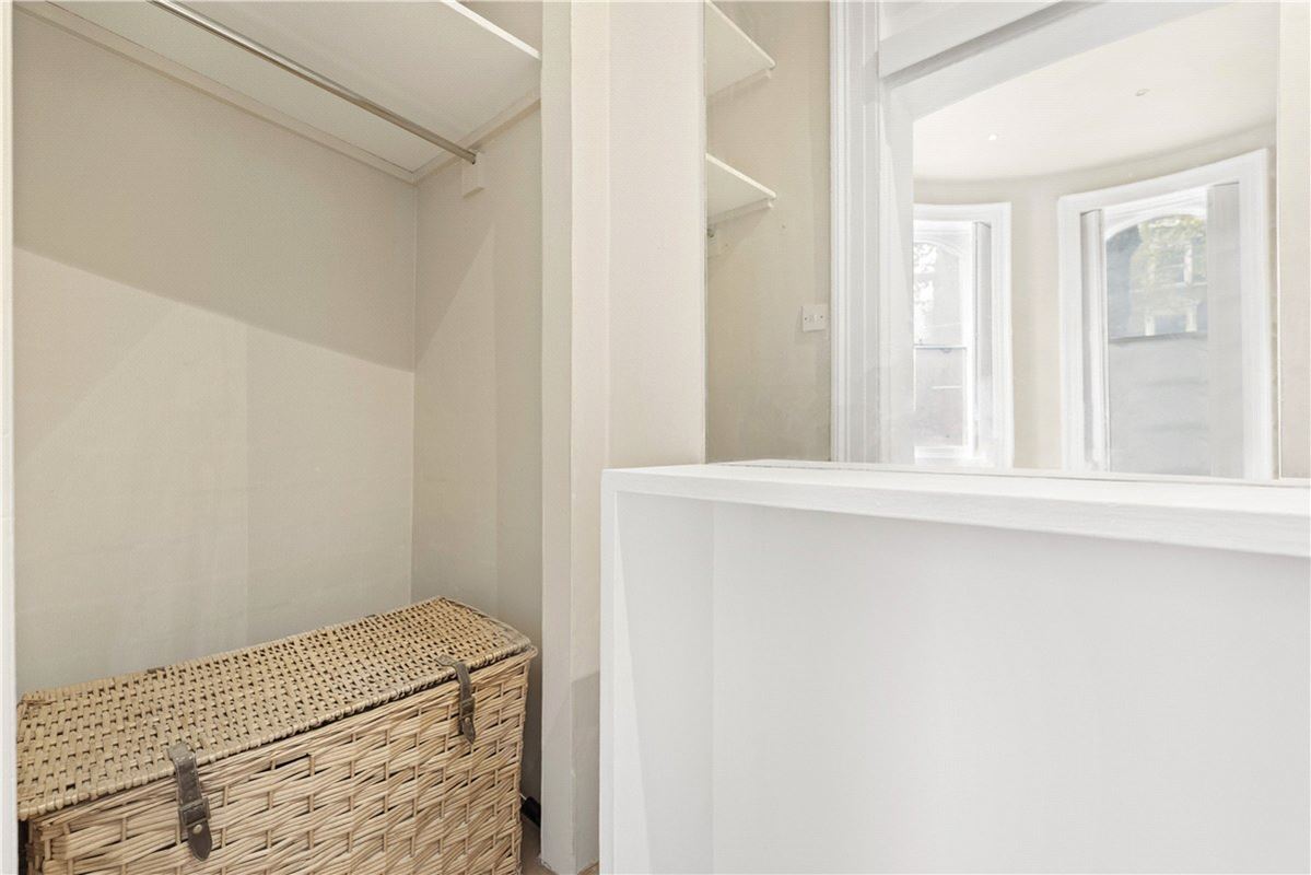 1 bedroom flat, Royal Crescent, Holland Park W11 - Available