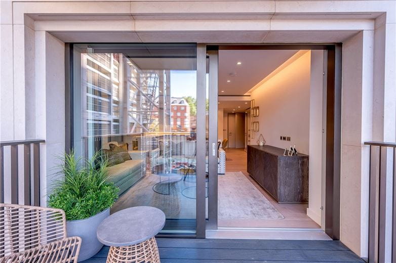 3 bedroom flat, Edgware Road, W2 - Available