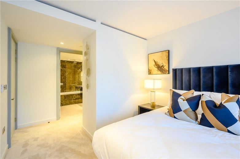 3 bedroom flat, Edgware Road, W2 - Available