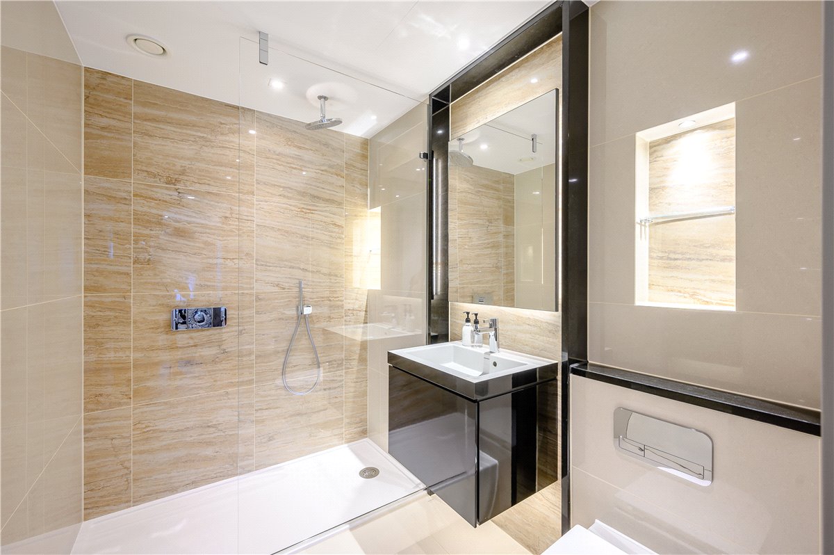 3 bedroom flat, Edgware Road, W2 - Available