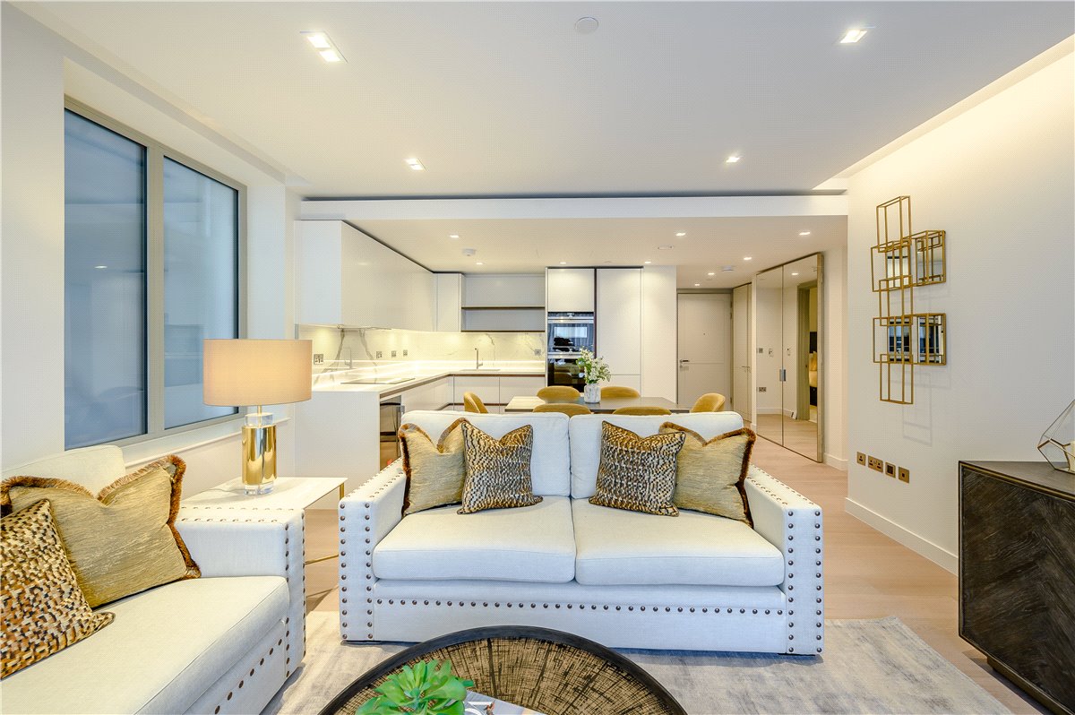 3 bedroom flat, Edgware Road, W2 - Available