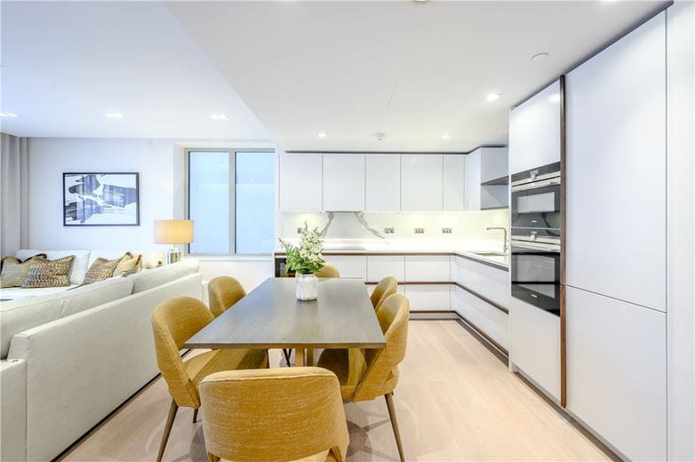 3 bedroom flat, Edgware Road, W2 - Available