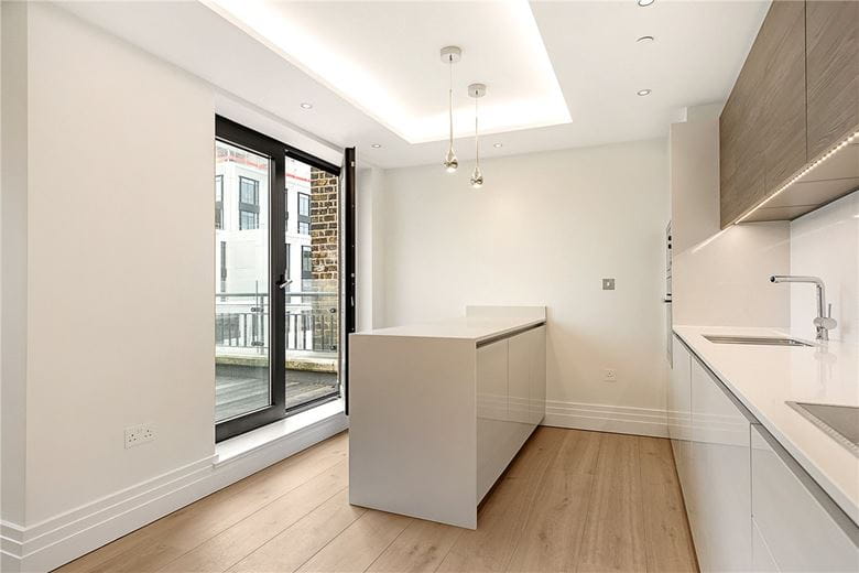 2 bedroom flat, Kensington Gardens Square, London W2 - Available