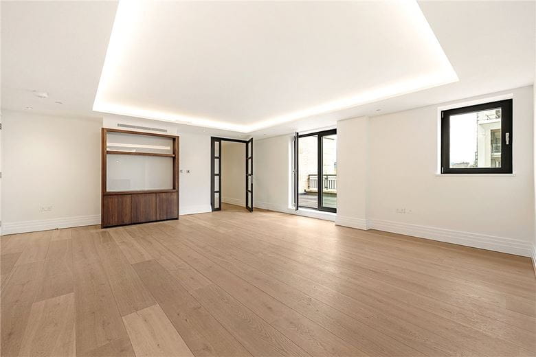 2 bedroom flat, Kensington Gardens Square, London W2 - Available
