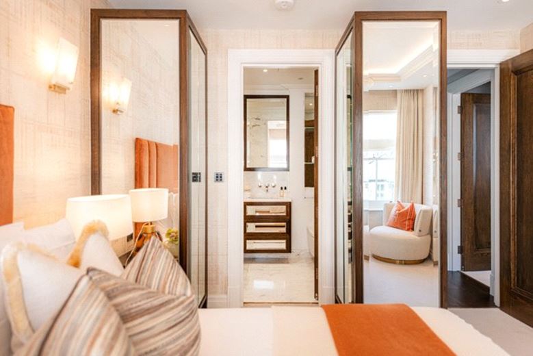 2 bedroom flat, Prince of Wales Terrace, London W8 - Available