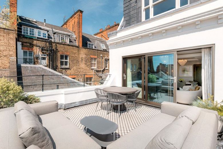 2 bedroom flat, Prince of Wales Terrace, London W8 - Available