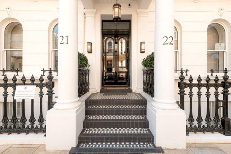 2 bedroom flat, Prince of Wales Terrace, London W8 - Available