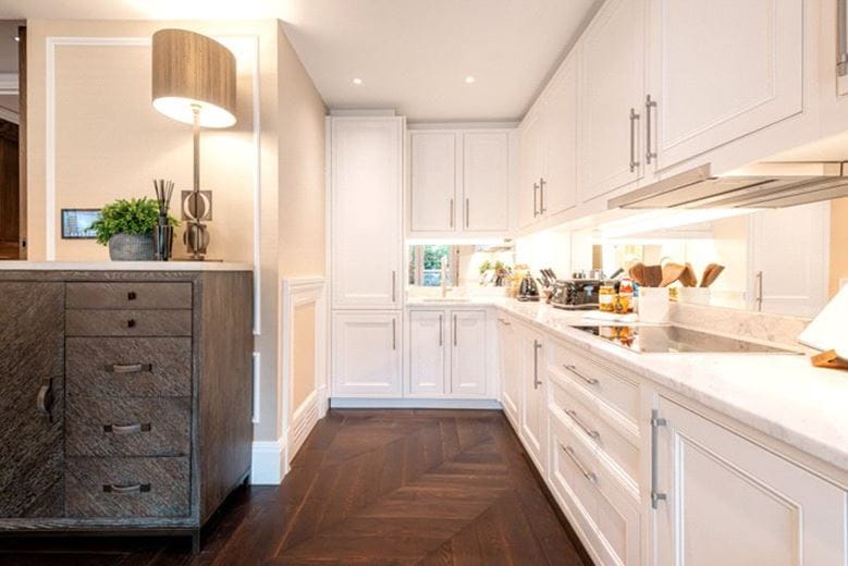 3 bedroom flat, Prince of Wales Terrace, London W8 - Available