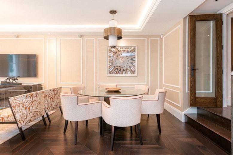 3 bedroom flat, Prince of Wales Terrace, London W8 - Available