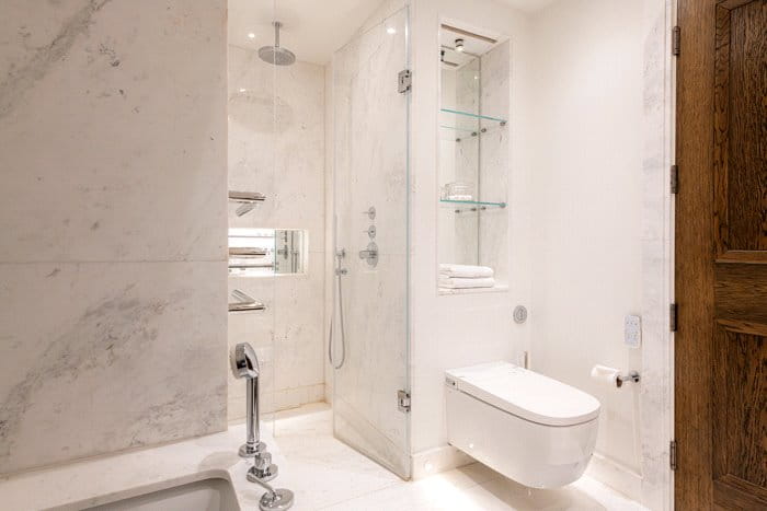 3 bedroom flat, Prince of Wales Terrace, London W8 - Available