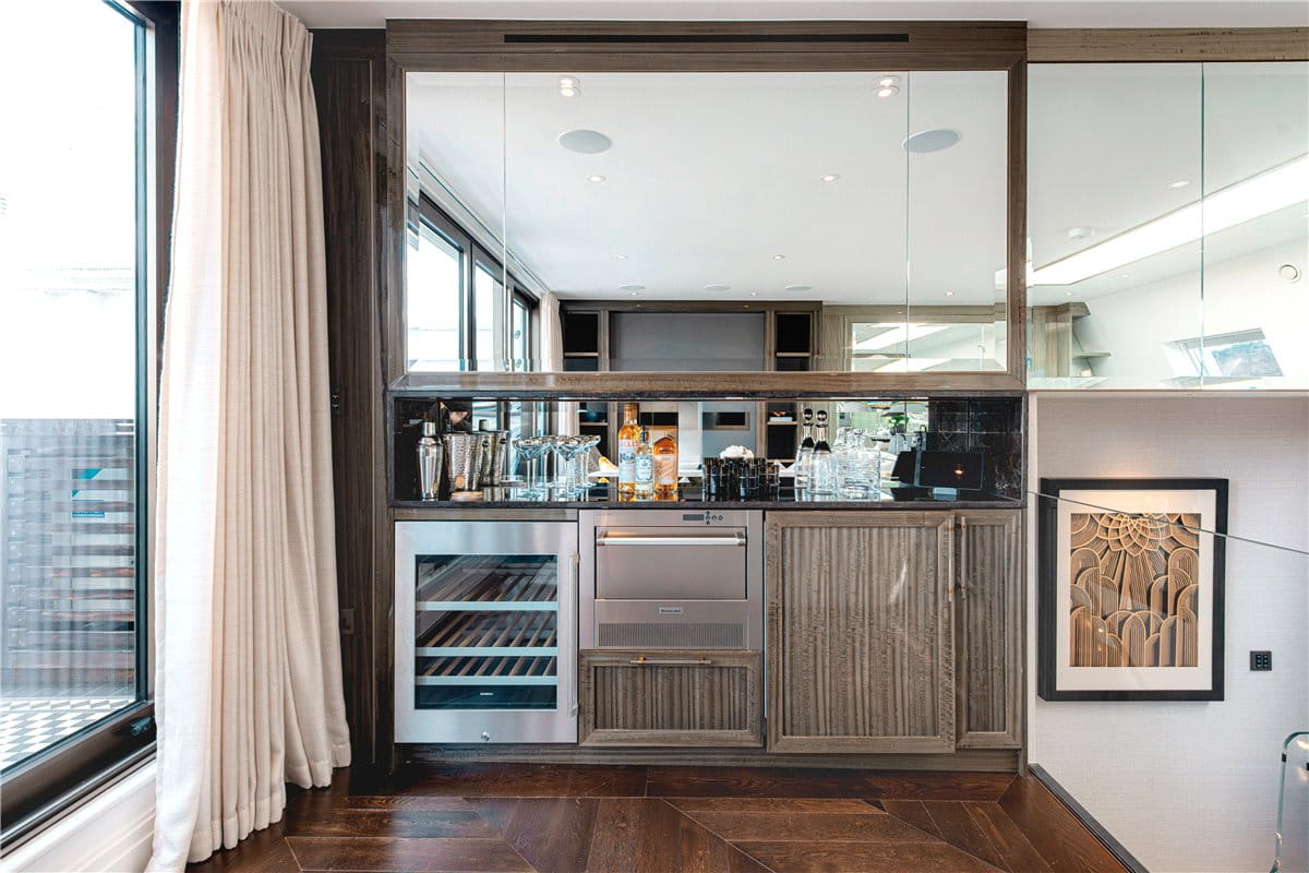 3 bedroom flat, Prince of Wales Terrace, London W8 - Available