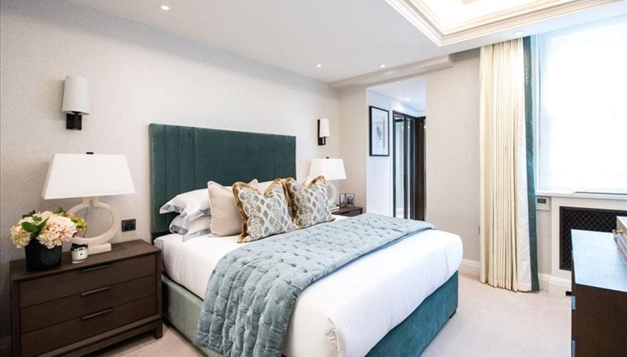 2 bedroom flat, Prince of Wales Terrace, London W8 - Available