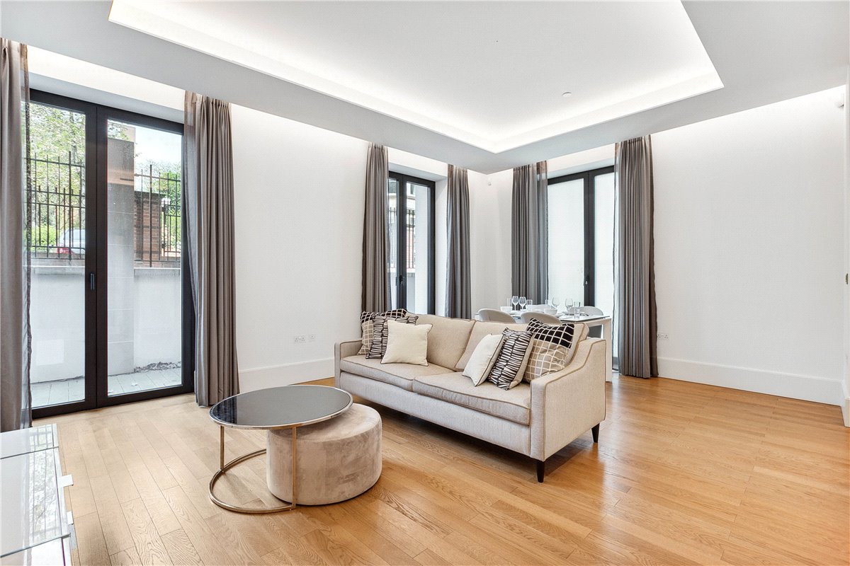 1 bedroom flat, Lancer Square, London W8 - Available