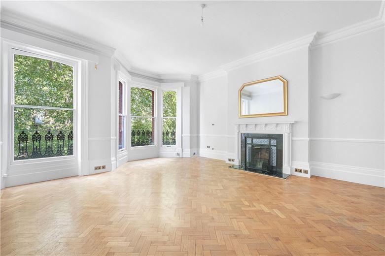 3 bedroom flat, Tedworth Square, Chelsea SW3 - Available