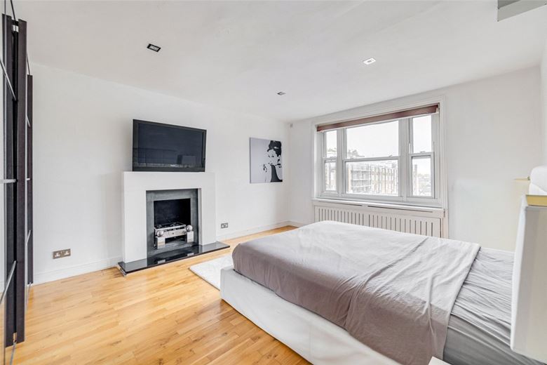 3 bedroom flat, Ennismore Gardens, Knightsbridge SW7 - Available