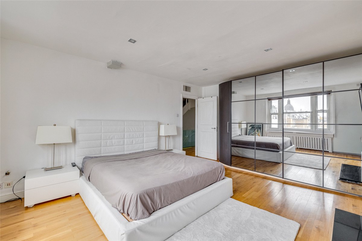 3 bedroom flat, Ennismore Gardens, Knightsbridge SW7 - Available