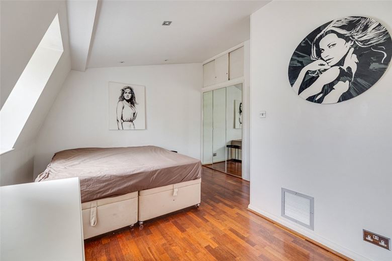 3 bedroom flat, Ennismore Gardens, Knightsbridge SW7 - Available