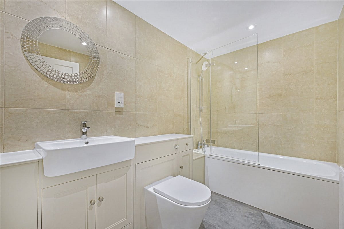 2 bedroom flat, Queens Gate, South Kensington SW7 - Available