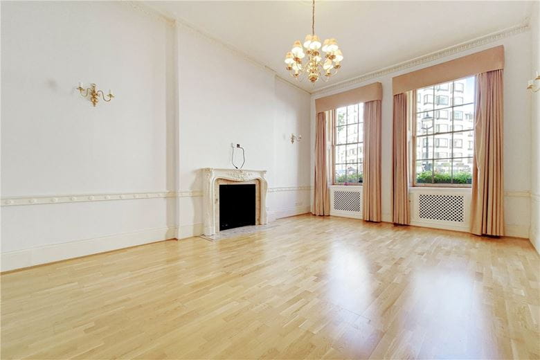 1 bedroom flat, Chesham Place, Belgravia SW1X - Available