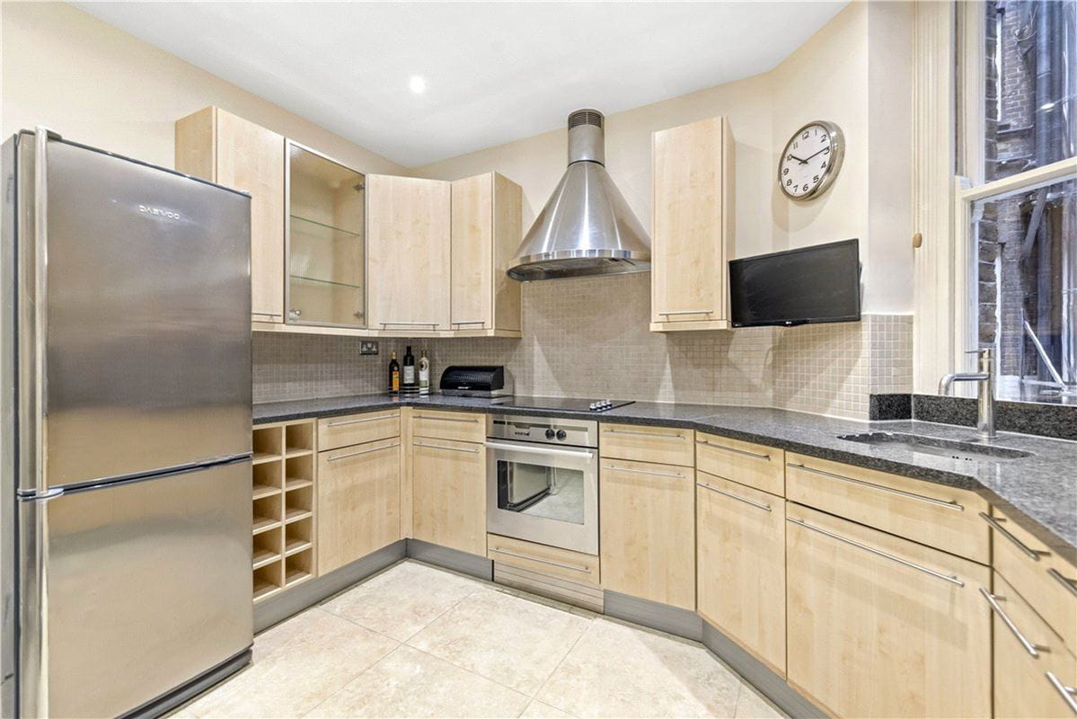 2 bedroom flat, Lincoln House, Basil Street SW3 - Available