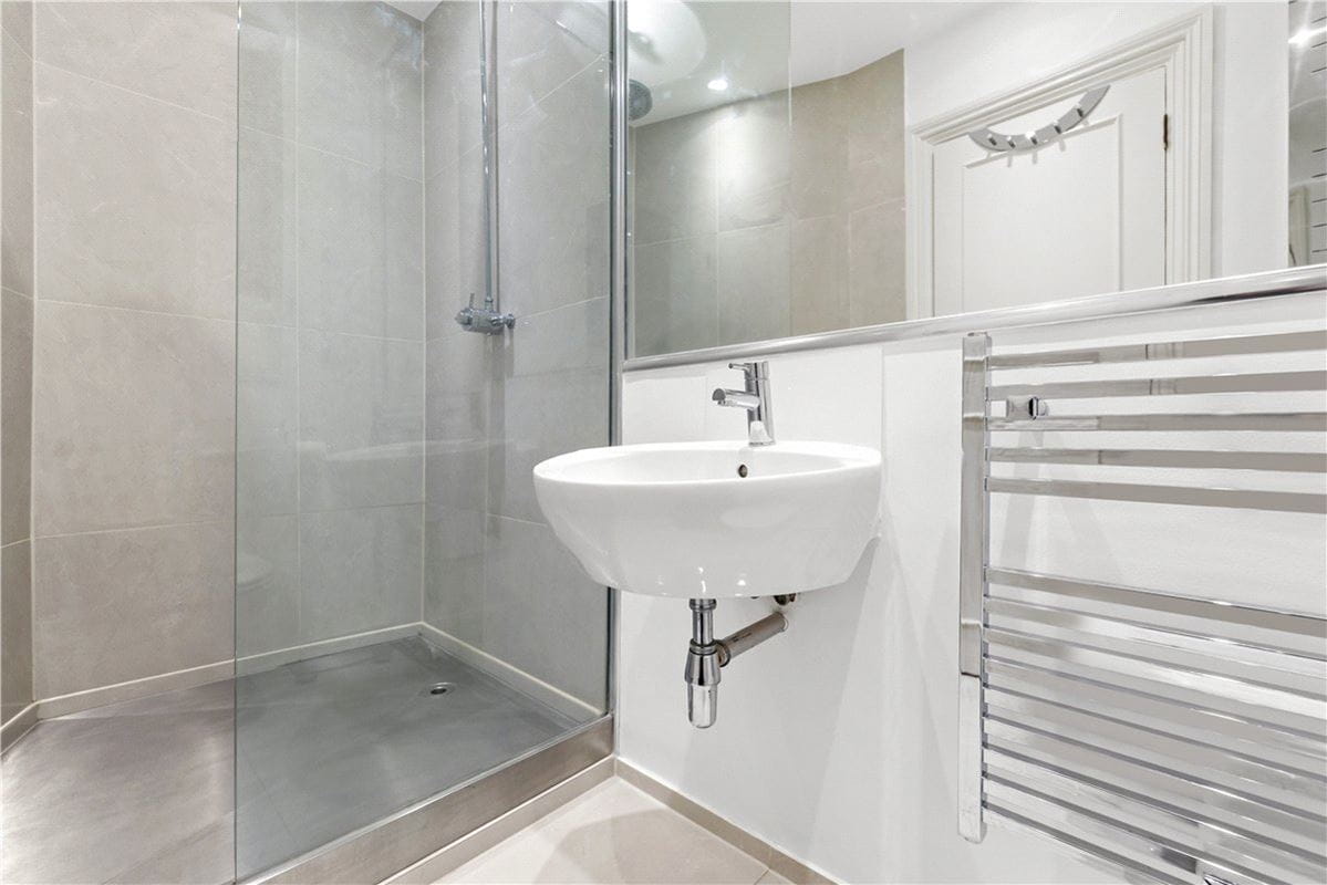 2 bedroom flat, Lincoln House, Basil Street SW3 - Available