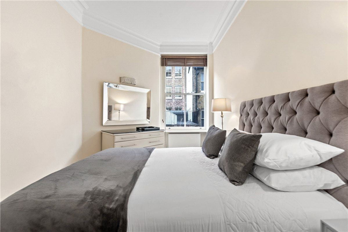 2 bedroom flat, Lincoln House, Basil Street SW3 - Available