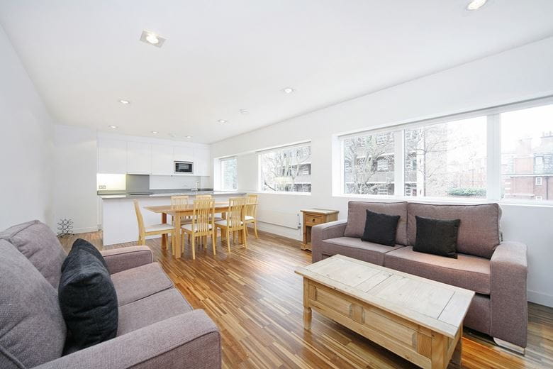 2 bedroom flat, Fulham Road, Chelsea SW3 - Available
