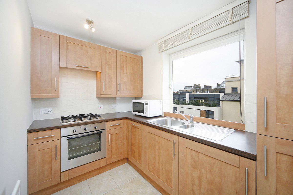 2 bedroom flat, Fulham Road, Chelsea SW3 - Available