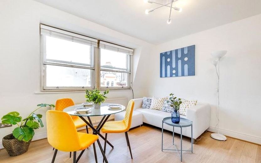  bedroom flat, Egerton Gardens, Knightsbridge SW3 - Available