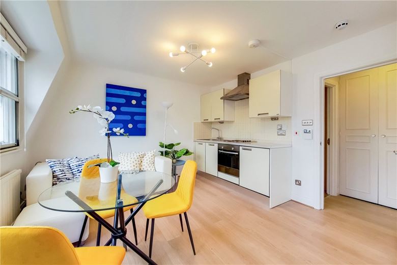  bedroom flat, Egerton Gardens, Knightsbridge SW3 - Available