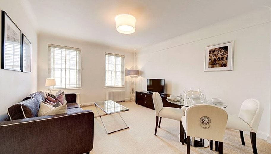 2 bedroom flat, Fulham Road, Chelsea SW3 - Available