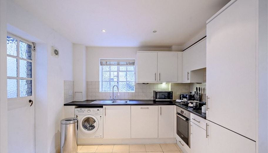 2 bedroom flat, Fulham Road, Chelsea SW3 - Available