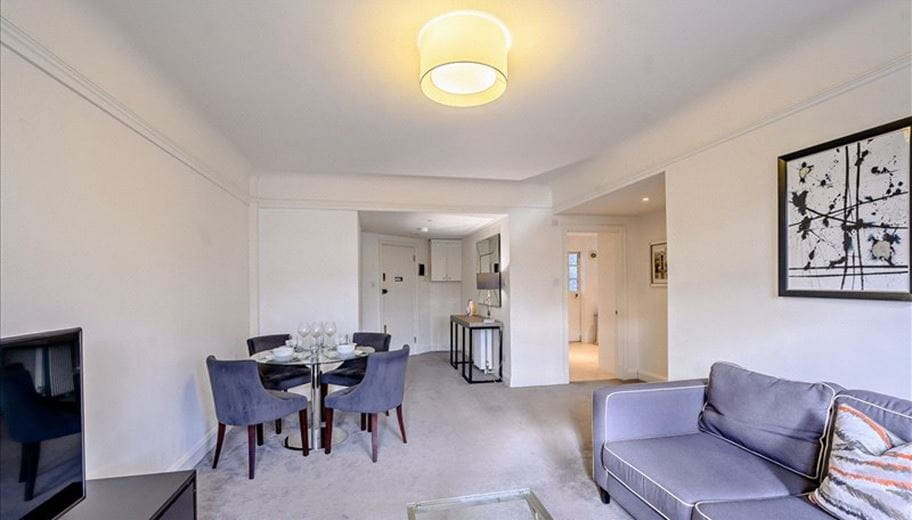 2 bedroom flat, Fulham Road, Chelsea SW3 - Available